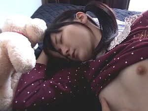 近所のS学生にイタズラして我慢できず強制性交【荻原くるみ 貧乳】