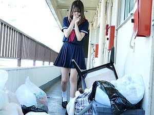 JCが隣のゴミ部屋の臭いおじさんに孕ませ強姦される【松本いちか 貧乳 顔射 ロリ 女子中学生】